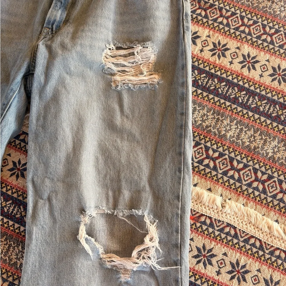Levi’s ‘94 Baggy Light Blue Denim Distressed Ripped Straight Leg Jeans 31